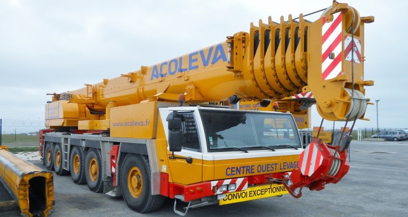 Louer une grue de levage 220 T avec opérateur - Acoleva