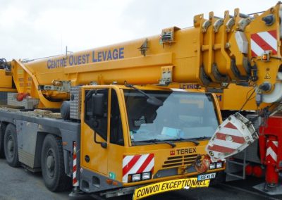 Louer une grue de levage 80 T avec opérateur - Acoleva