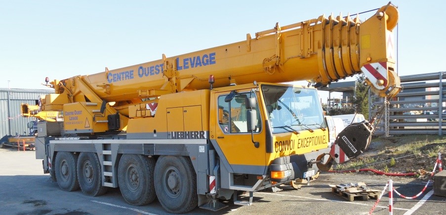 Louer une grue de levage 80 T avec opérateur - Acoleva