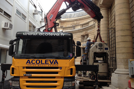 Louer une grue de levage 220 T avec opérateur - Acoleva