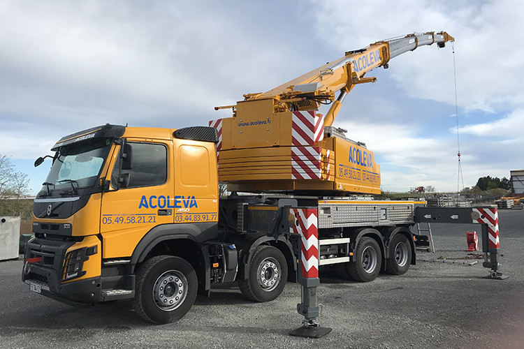 Camion de transport 2 véhicules de chantier